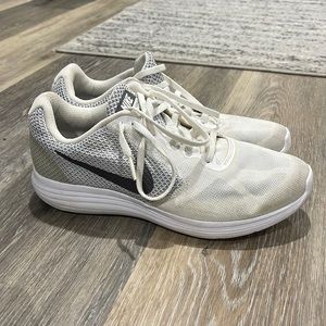 VGU gently worn white Nike sneaker